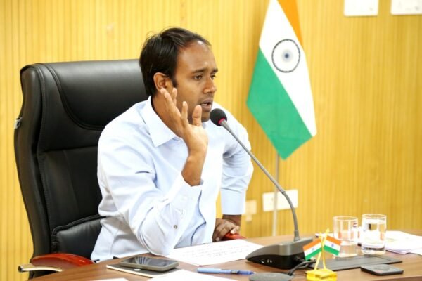 कलेक्टर ने सड़क दुर्घटना ब्लैक स्पॉट चिन्हित कर सुधारात्मक कार्यवाही के निर्देश दिए