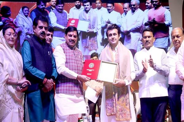 लता मंगेशकर