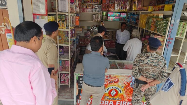 कार्बाइड गन पर कलेक्टर की सख्ती — आतिशबाजी गोदाम का निरीक्षण, निर्देश दिए: न भंडारण हो, न विक्रय