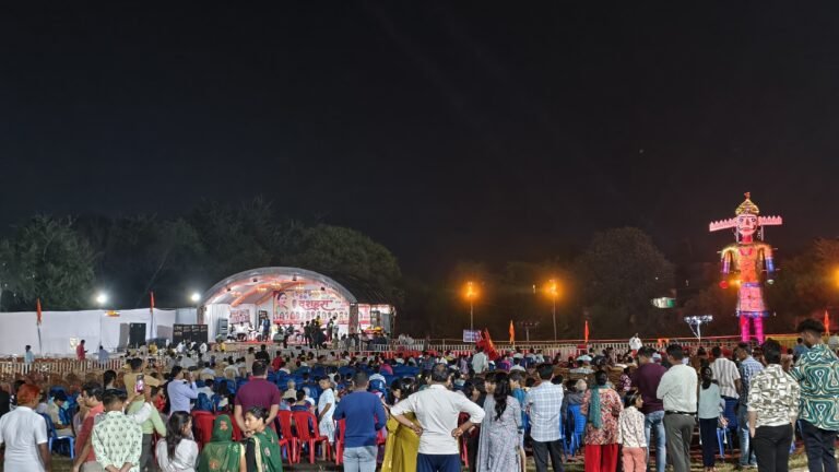 रजाखेड़ी के दशहरा मैदान में 61 फीट ऊंचे रावण का दहन एवं भव्य आतिशबाजी रही आकर्षण का केंद्र