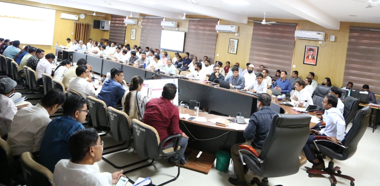 सीएम हेल्पलाइन के प्रकरणों में ग्रेडिंग ठीक न करने वाले संबंधित विभाग अधिकारियों की दो-दो वेतन विधि रोकी जाएगी