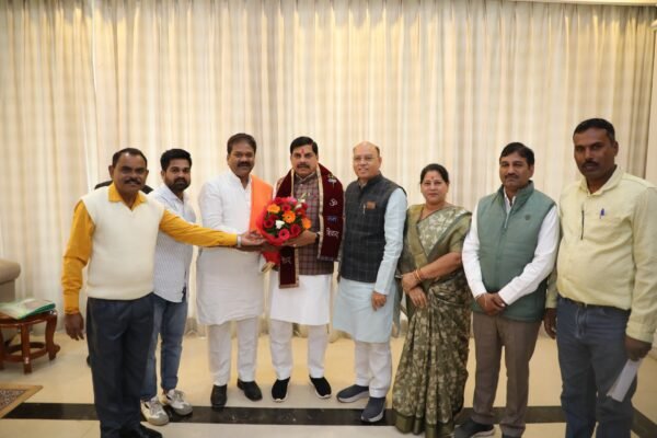 विकास कार्यों को लेकर विधायक प्रदीप लारिया ने की मुख्यमंत्री से मुलाकात