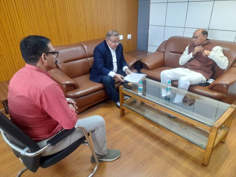 विधायक प्रदीप लारिया ने मकरोनिया चौराहे पर फ्लाईओवर निर्माण के लिए मुख्य अभियंता से की मुलाकात