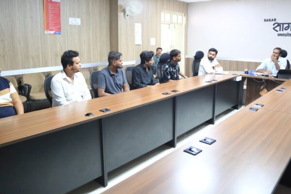 जनगणना 2027 और जनकल्याणकारी योजनाओं के प्रचार हेतु कलेक्टर ने इन्फ्लूएंसर्स के साथ की बैठक