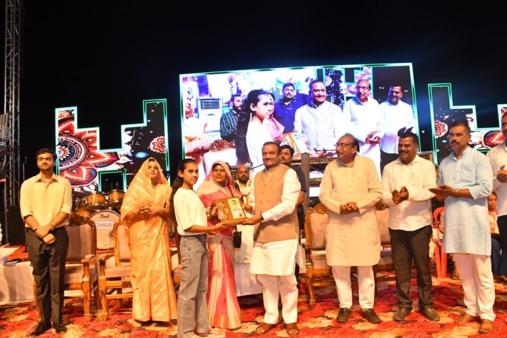 पूर्व गृहमंत्री, खुरई विधायक श्री भूपेन्द्र सिंह ने “अटल पार्क“ का लोकार्पण किया, स्टेडियम का नामकरण प्रधानमंत्री श्री नरेन्द्र मोदी के नाम