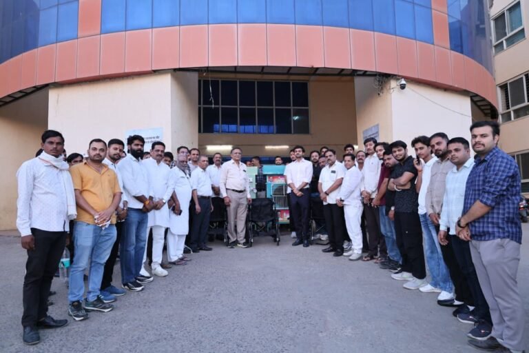 पूर्व मंत्री भूपेन्द्र सिंह के स्वागत में मिले 8 कूलर व 5 व्हील चेयर जिला अस्पताल और बीएमसी को भेंट किए