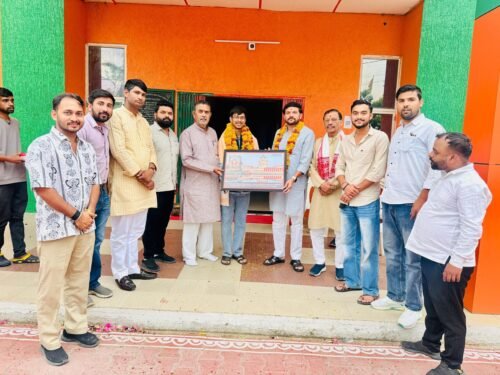 बंगाल चुनाव से लौटे प्रवासी कार्यकर्ता सुप्रीयो राय का भाजपा जिला अध्यक्ष श्याम तिवारी ने किया जोरदार स्वागत