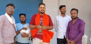 अनोखे रूप में मनाया मातृदिवस प्रकृति माता के लिए श्रद्धा आदर समर्पण व्यक्त करते हुए पक्षियों के लिए अलग-अलग स्थान पर सकोरे रखें
