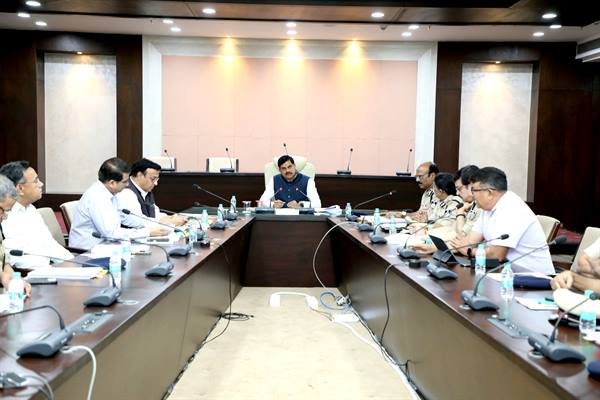 बेहतर कानून व्यवस्था के लिए वरिष्ठ अधिकारी भी रहें मुस्तैद : मुख्यमंत्री डॉ.