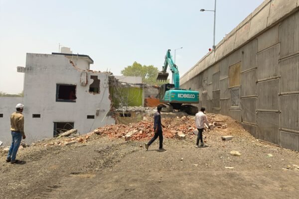 बम्हौरी बीका में NHAI की अधिग्रहित भूमि से हटाया गया अतिक्रमण